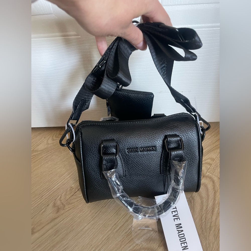 Steve Madden Black Mini Barrel Bag NWT Crossbody Wallet - Picture 9 of 15
